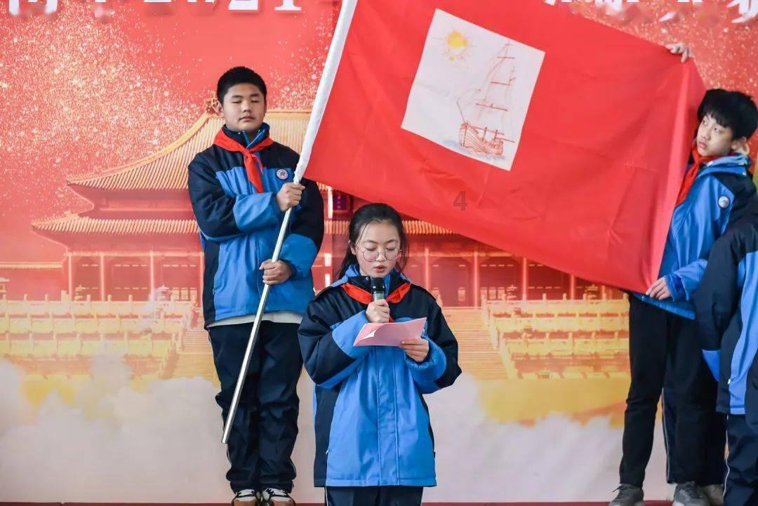 我今年17岁 歌星是我从小的梦想 我现在放弃了学业 要去学习音乐 我想认识几位喜欢音乐的 我们可以组合- 有问必答平台,解答你的疑问